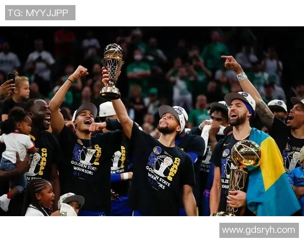 17-18赛季勇士队与快船队激战回顾:巅峰对决与精彩瞬间解析